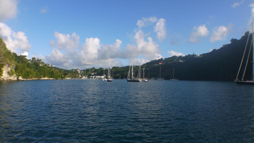 Mouillage de Marigot Bay le début des Grenadines