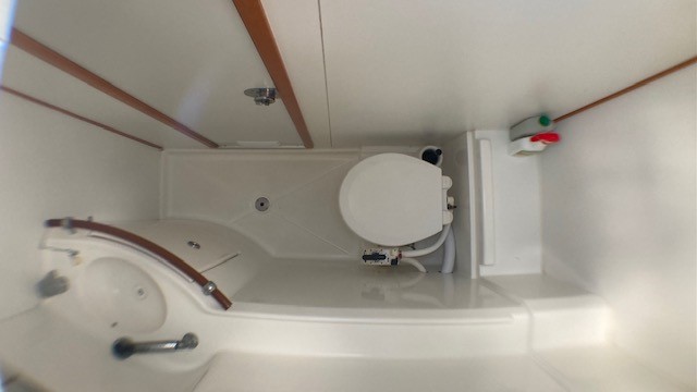Toilette et douche catamaran