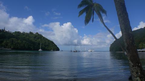 Passe de sortie de Marigot Bay aux Grenadines
